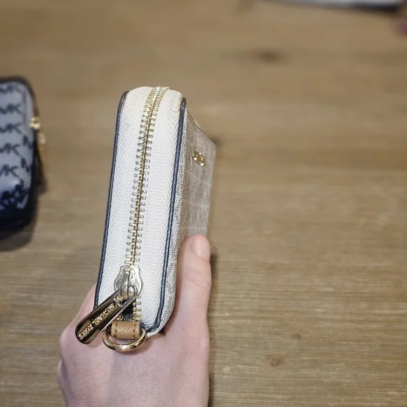 Michael Kors Gray Monogram Wallet - Picture 4 of 10